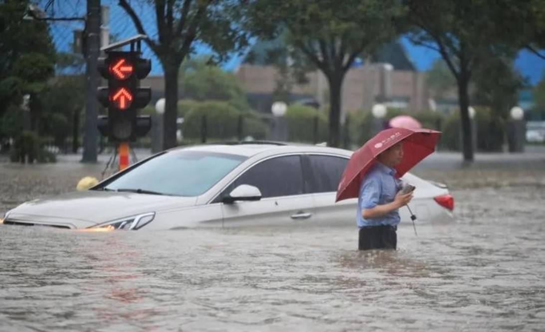 大连暴雨奇遇，家庭温暖时光与雨中情怀